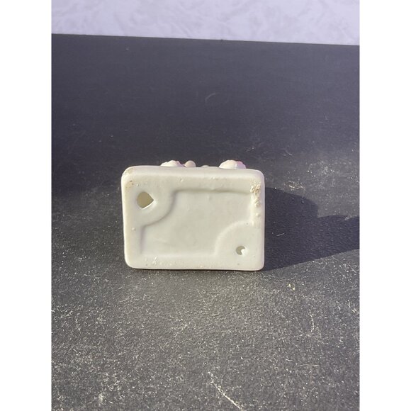 Vintage Ceramic Praying Hands Figurine With Red Flowers - Picture 6 of 7